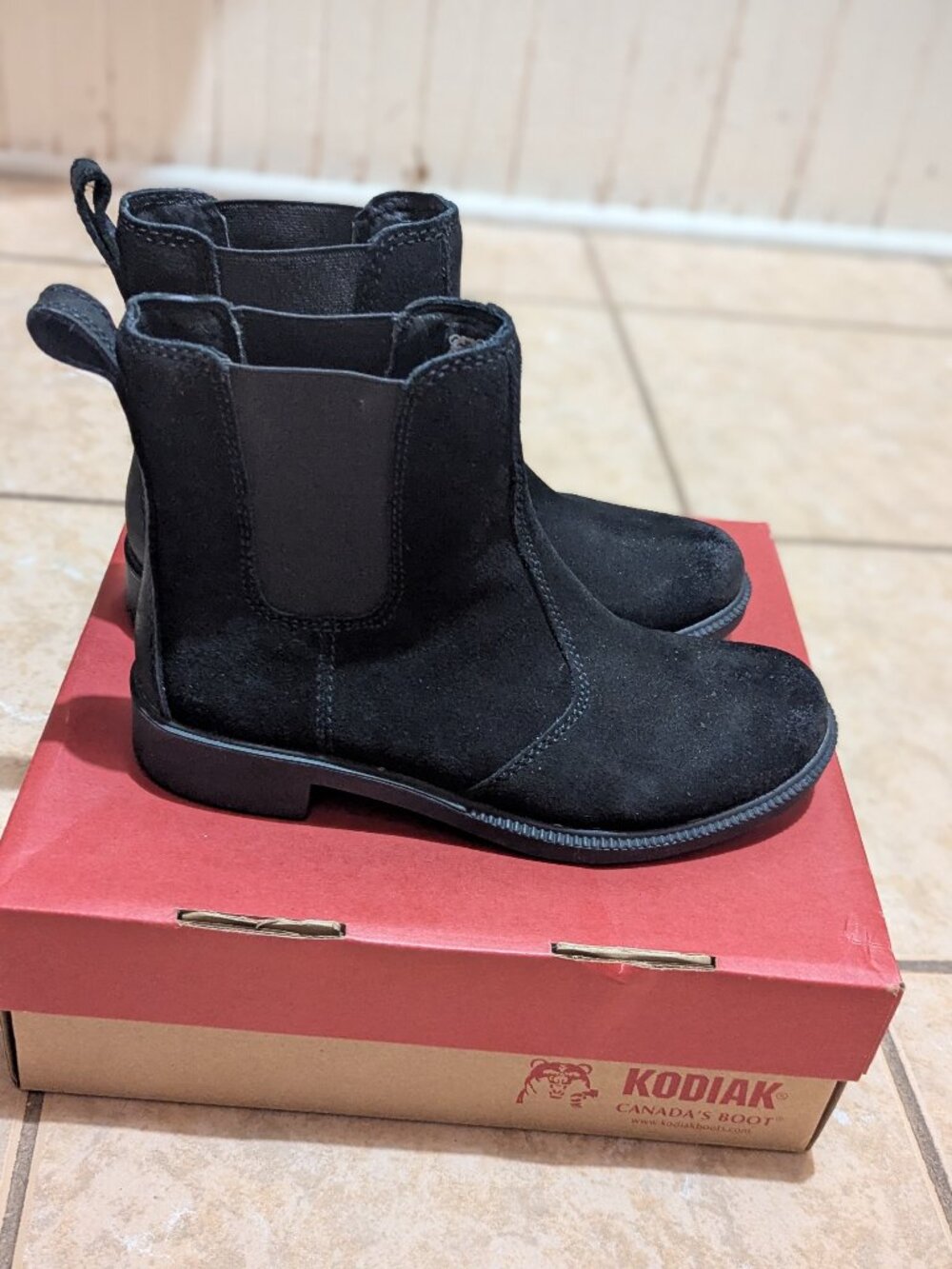 Kodiak Bria Suede/ Muddy River Noir Chelsea Boots